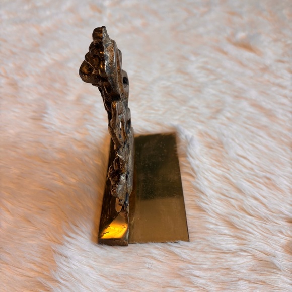 Vintage Hollywood Regency Style Solid Brass Lion and Rose Bookend - Picture 2 of 5